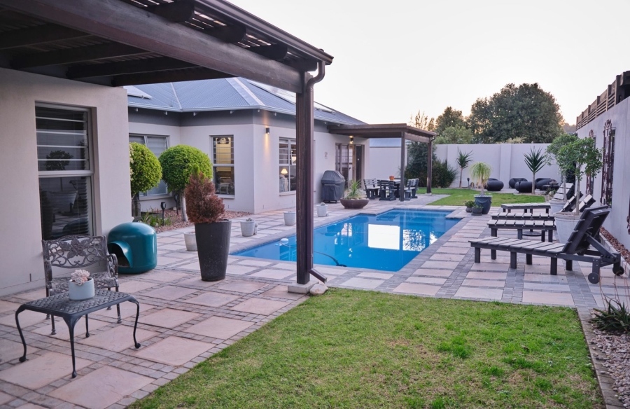 4 Bedroom Property for Sale in Earls Court Lifestyle Estate Western Cape